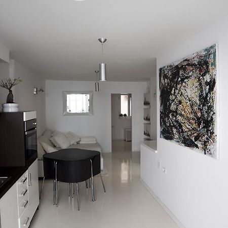 Apartment Via Liberta ไพราน ภายนอก รูปภาพ