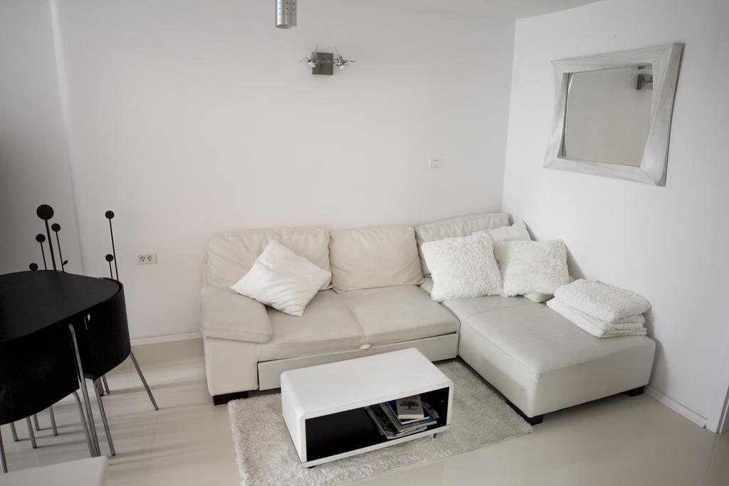 Apartment Via Liberta ไพราน ภายนอก รูปภาพ
