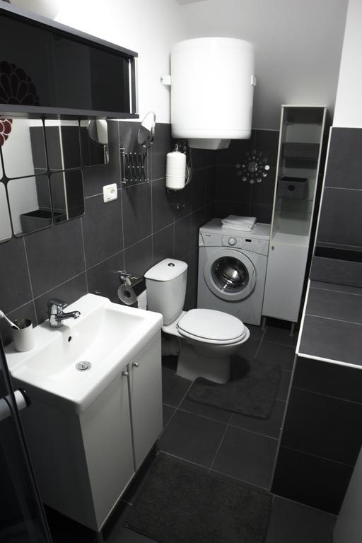 Apartment Via Liberta ไพราน ภายนอก รูปภาพ